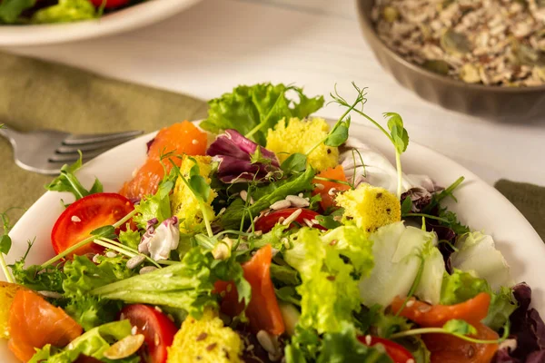Café Manhã Leve Jantar Salada Mistura Com Salmão Sementes Diferentes — Fotografia de Stock