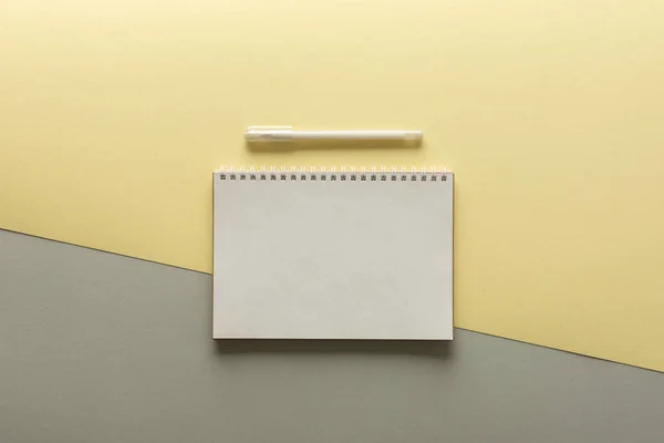 Open spiral notepad on gray and yellow background — Stock Photo, Image