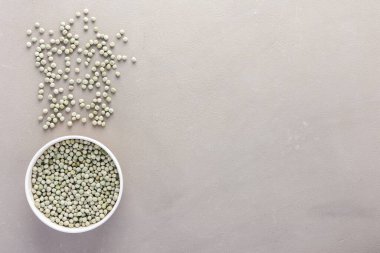 Legumes kasede ve arka planda dağınık