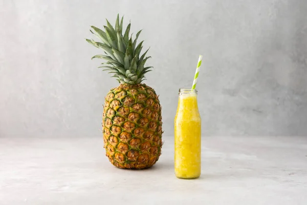 Whole Ripe Delicious Pineapple Fruit Pineapple Smoothie Jar Straw Copy — Stock Photo, Image