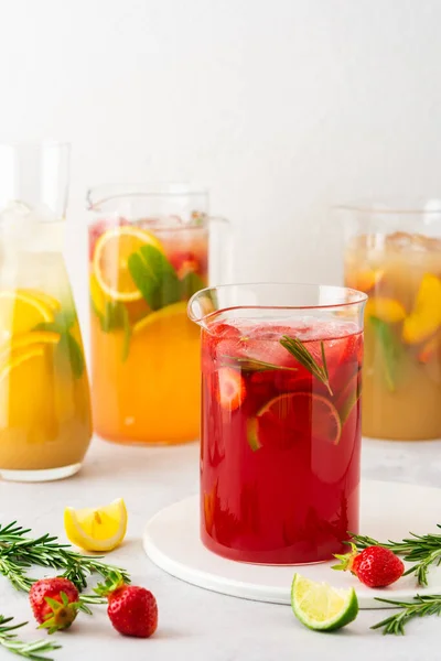 Jugs Fresh Refreshing Fruit Drinks Fruit Wedges Summer Cold Juices — Stock Photo, Image