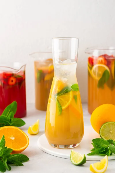 Jugs Fresh Refreshing Fruit Drinks Fruit Wedges Summer Cold Juices — Stock Photo, Image