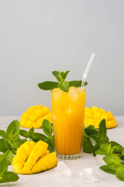 Kamışlı mango suyu.