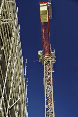 İnşaat alanında inşaat devam ediyor. 56-58 Beane St. Gosford 'da yeni sosyal konut geliştirme birimi. 28 Mart 2021. Avusturalya.