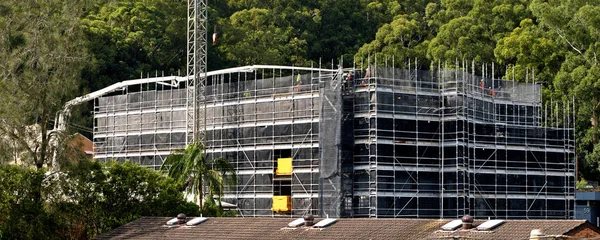 Progreso Construcción Bomba Hormigón Obra Nueva Con Telón Fondo Arbustos — Foto de Stock