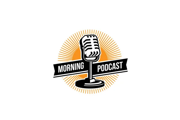 Podcast logo şablonu. Mikrofon ve gündoğumu illüstrasyonu. Karaoke, podcast, şarkıcı logosu için tasarım ögesi
