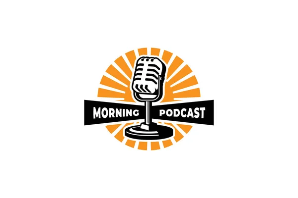Podcast Logo Şablonu Mikrofon Gündoğumu Illüstrasyonu Karaoke Podcast Şarkıcı Logosu — Stok Vektör