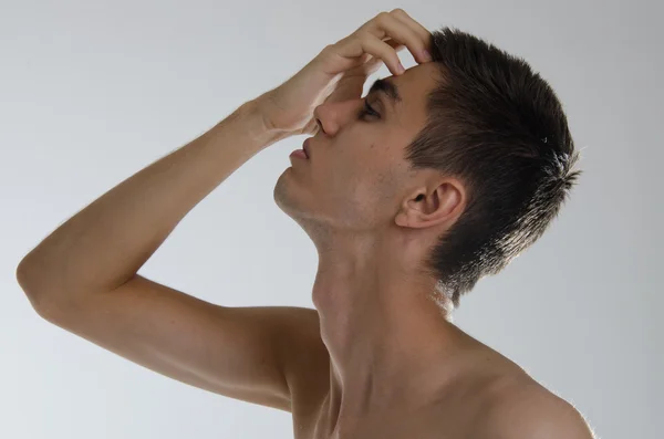 Dolor de cabeza. Migraña. Chico joven . — Foto de Stock