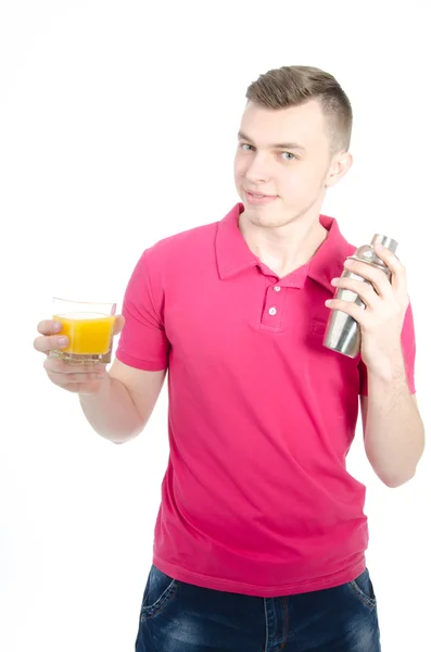 Barman mixen cocktails. — Stockfoto