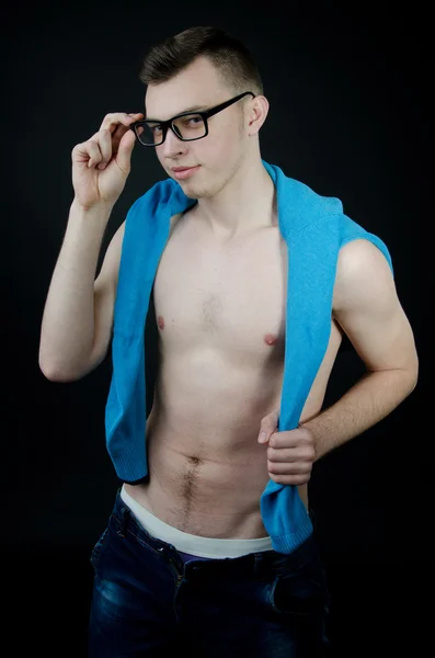 Young guy undresses. — Stock Photo, Image
