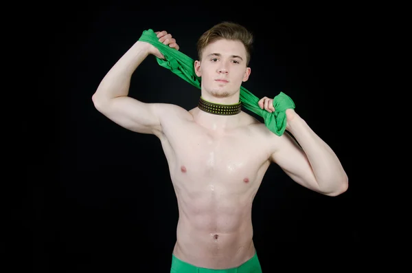 Un chico joven con un collar . —  Fotos de Stock