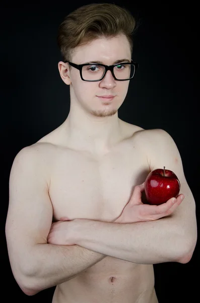 男と赤いリンゴ. — ストック写真