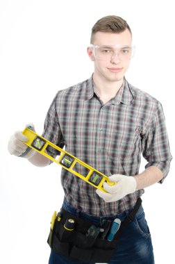 Genç yakışıklı tamirci