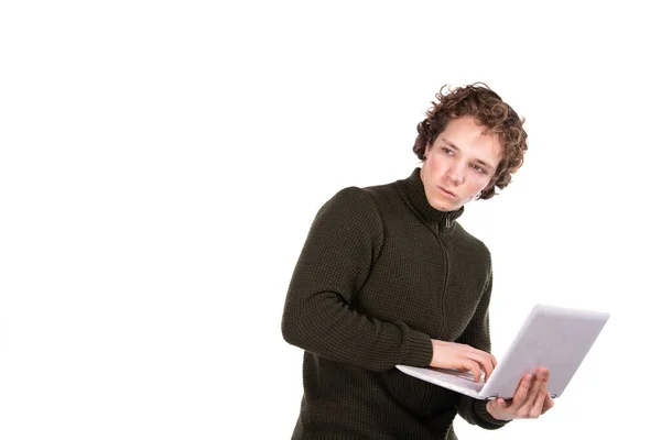 Jeune Étudiant Attrayant Avec Ordinateur Portable Sur Fond Blanc — Photo