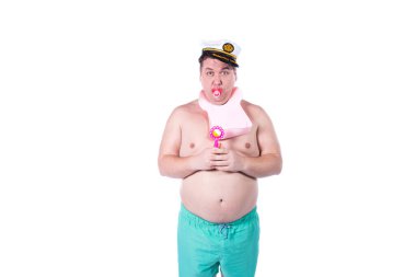 Bebek emziği ve komik şişman adam.