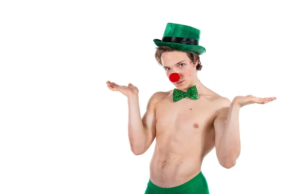 Rolig Kille Clowndräkt Semester Och Skoj Ung Attraktiv Man Vit — Stockfoto