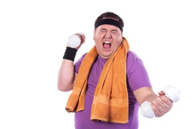 Retro stil ve fitness kulübü. 80 'lerden komik şişman bir adam spor için gelir..