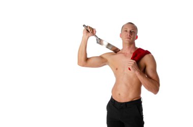 Seksi üstsüz genç şef ya da garson pozu, çıplak vücuduna siyah önlük giymiş, beyaz arka planda soyutlanmış..