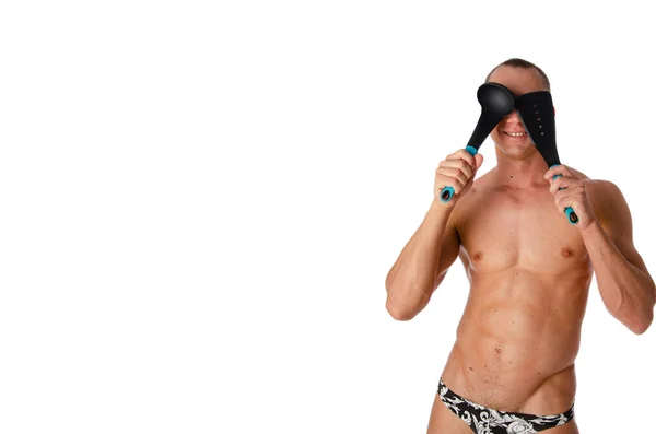 Σέξι Shirtless Νεαρός Σεφ Σερβιτόρος Θέτουν Φορώντας Μαύρη Ποδιά Γυμνό — Φωτογραφία Αρχείου