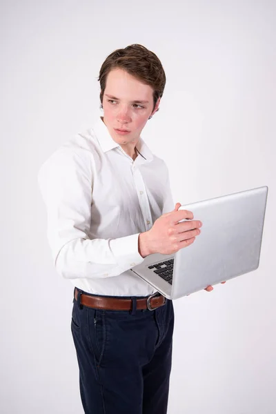 Jovem Estudante Feliz Com Laptop Telefone — Fotografia de Stock