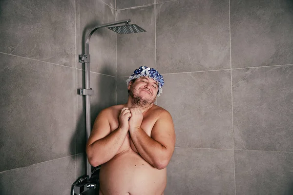 Lustige Fett Mann Wäscht Der Dusche — Stockfoto