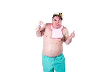 Beyaz arka plandaki komik şişman adam..