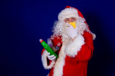 Noel Baba temizlikçi olarak çalışıyor..