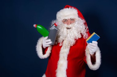 Noel Baba temizlikçi olarak çalışıyor..