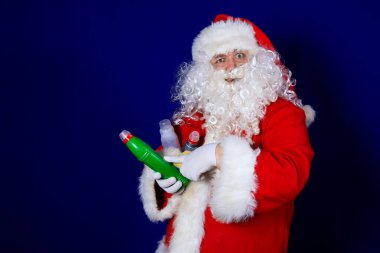 Noel Baba temizlikçi olarak çalışıyor..