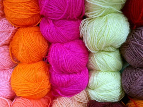 Balls of colored multicolored yarn. Close Up of yarn balls. knitting shop center. A lot of color yarn for knitting. Selection of colorful yarn wool on shopfront — Stock Photo, Image