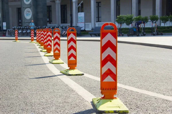 Orange Road Dividers Curved Line Dividing Posts Double Road Marking — Stock Photo, Image