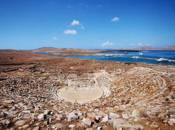 Delos üzerinde antik amfitiyatro