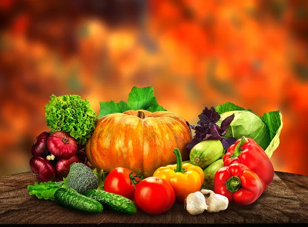 Autumn nature concept. Fall fruit and vegetables on wood. Thanks — Stock Photo, Image