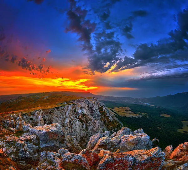 Piękny widok z chatyrdag świcie — Zdjęcie stockowe