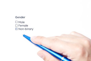 Tanımlanamayan kişinin bu cinsiyet kimlik seçeneğini içeren bir formda ikili olmayan seçeneği işaretlemesi. Kapsama ve ayrımcılık yapmama kavramları. Kopyalama alanı ile görüntüyü kapat.