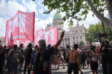 11 Şubat 2026, Buenos Aires, Arjantin: Senato 'da aynı gün işçi reformuna karşı yapılan büyük protesto.