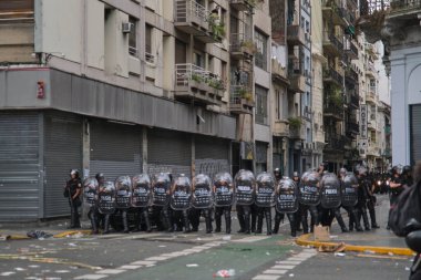 11 Şubat 2026, Buenos Aires, Arjantin: Senato 'da aynı gün işçi reformuna karşı yapılan büyük protesto.