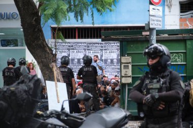 11 Şubat 2026, Buenos Aires, Arjantin: Senato 'da aynı gün işçi reformuna karşı yapılan büyük protesto. Düzinelerce insan polis tarafından gözaltına alındı.