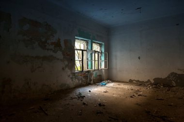 terk edilmiş evde iç