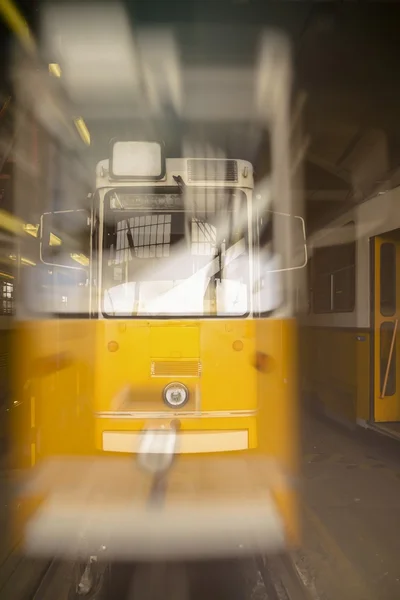 Straßenbahn in Garage — Stockfoto