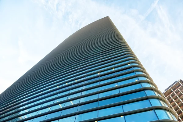 Skyscrapers against blue sky — Stock Photo, Image