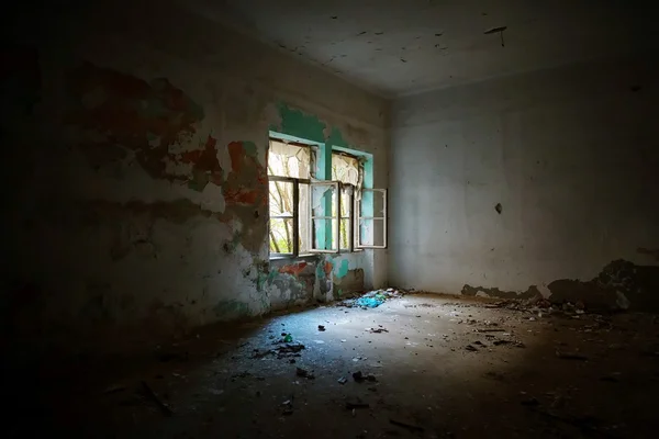 Interior de la casa abandonada — Foto de Stock