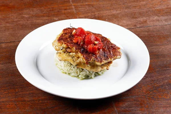 Costillas de pollo frito y arroz con salsa de tomate —  Fotos de Stock