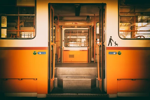 Straßenbahn in Garage — Stockfoto