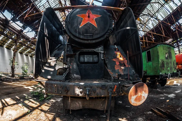 Antiguo tren de vapor en el depósito — Foto de Stock