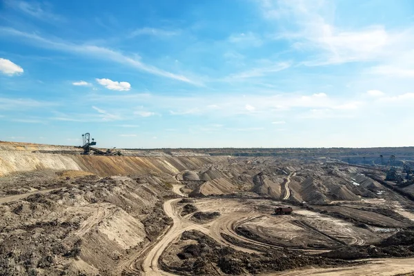 Krajobraz z kopalni maszyny — Zdjęcie stockowe
