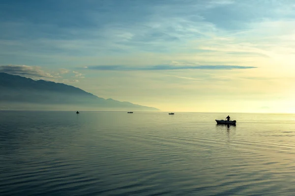 Paisagem com barcos e mar — Fotografia de Stock