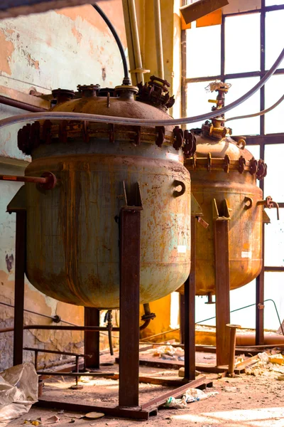 Interno industriale con serbatoio di stoccaggio — Foto Stock