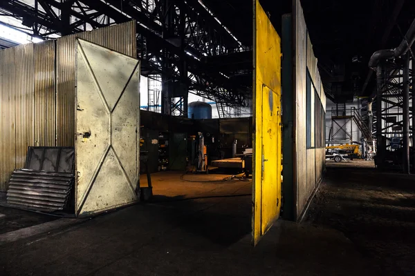 Industrieller Innenraum aufgegeben — Stockfoto