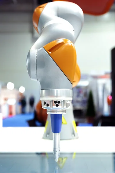 Endüstriyel robot kol